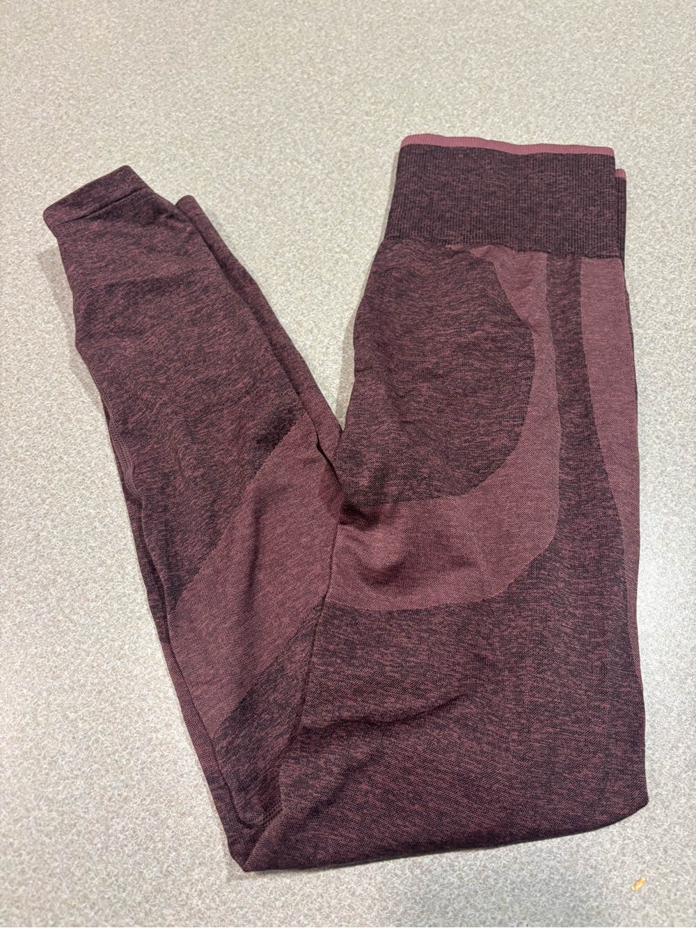 PINK Victoria's Secret Seamless Leggings in Maroon/Dark pink